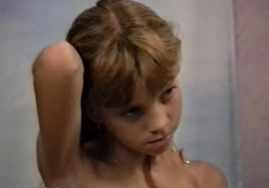 Naturistin: Julia Akt Dessous - Naturism promotes honesty and an open connection with the body