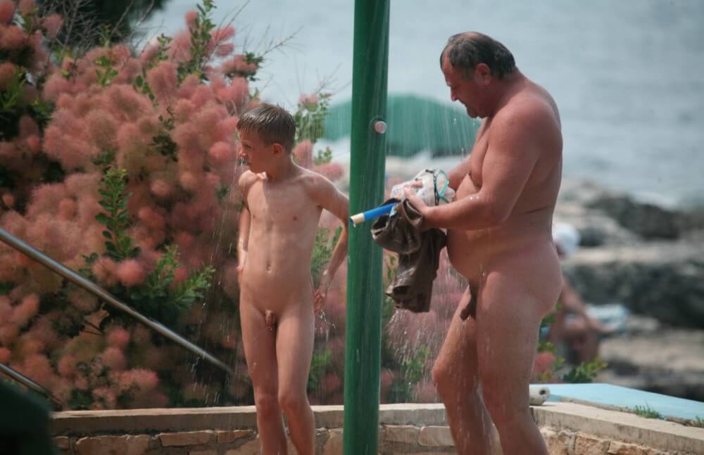 Naturist Shower Profiles pics - Nudism is a lifestyle in harmony with nature
