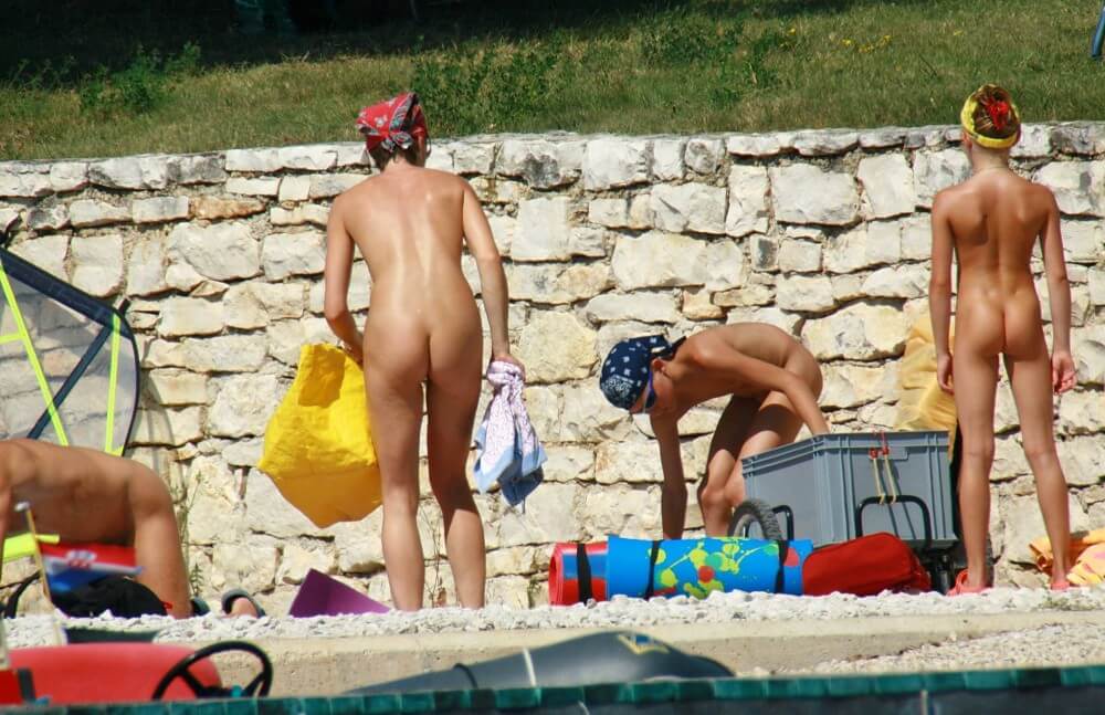 Sporty and Athletic Sands gallery - In naturism, people are equal regardless of circumstances