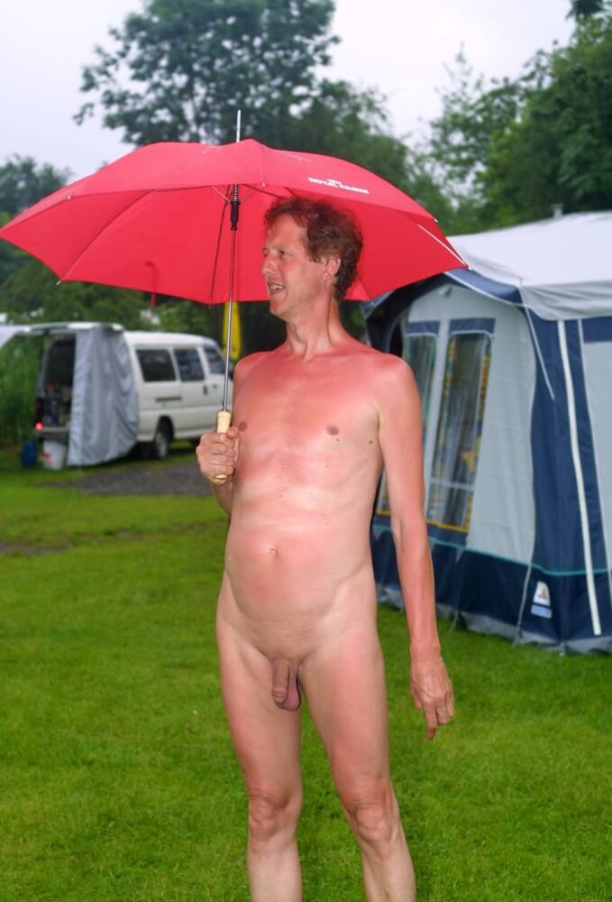 Holland Green Field Profile pics - Getting rid of clothes