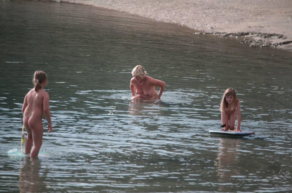 Naturism photo gallery # 14 - The natural beauty of the body is revealed in nudism