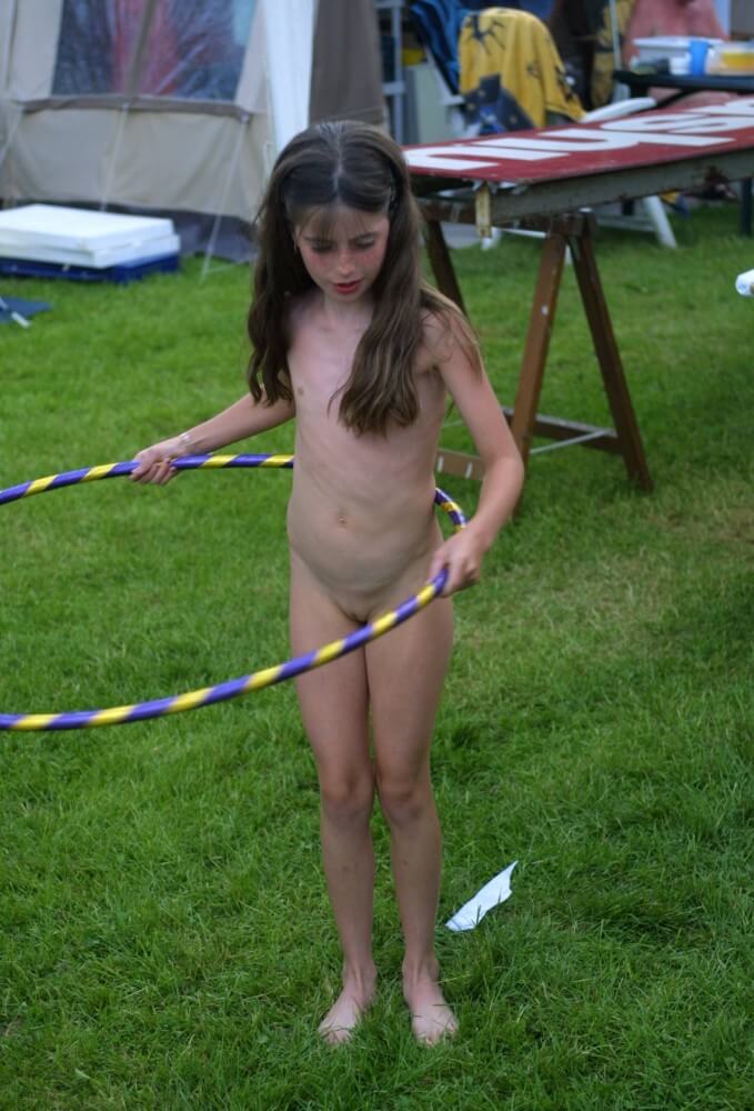 Holland Grass Hula Hoops pics - A nudist values the connection with nature and the human body