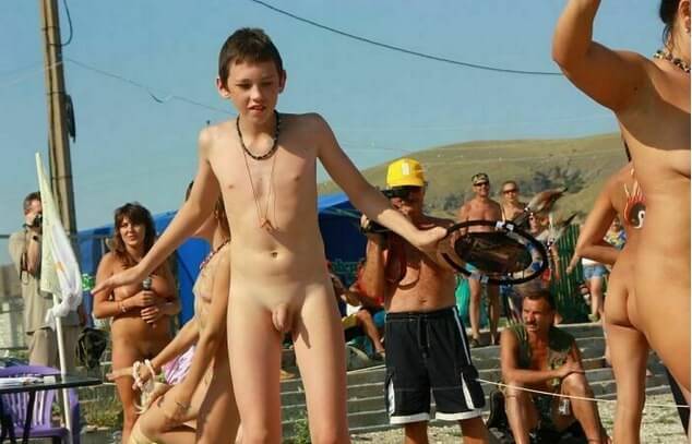 Nudists in Crimea photos - In this nudist movement, voluntariness and comfort are important