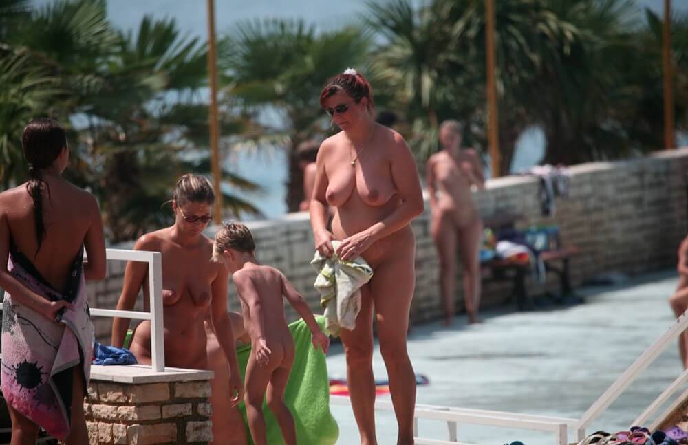 Boardwalk Biking pics - There are many politicians among nudists