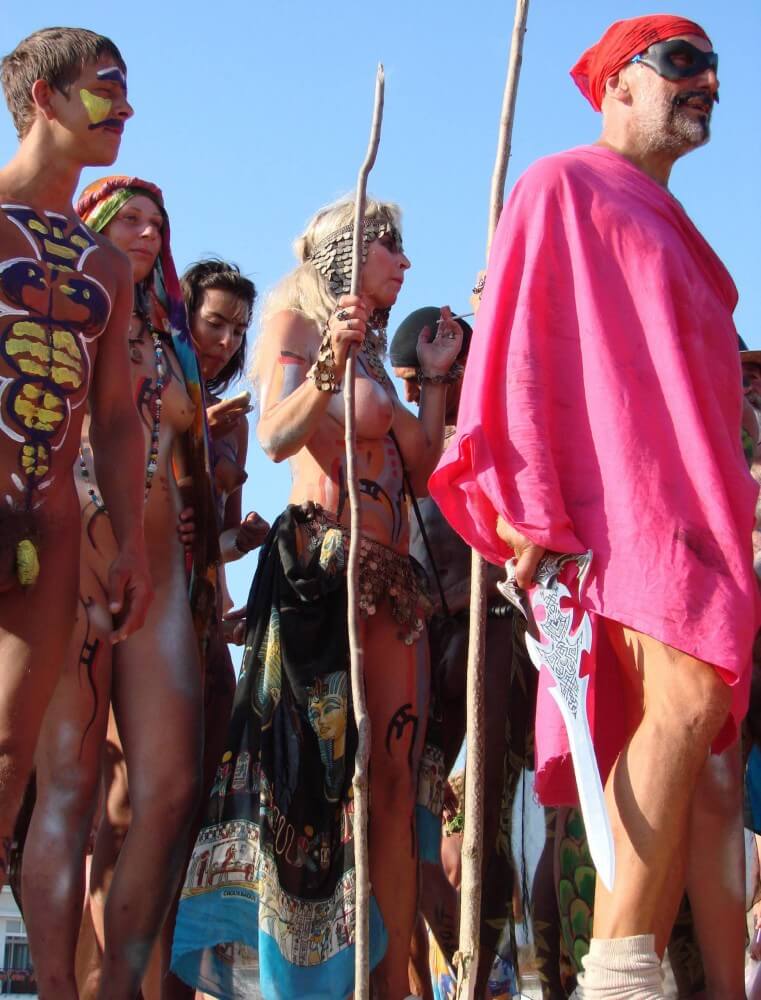 Neptune Day Mountain Top pics - People seek in nudism a way to overcome their insecurities