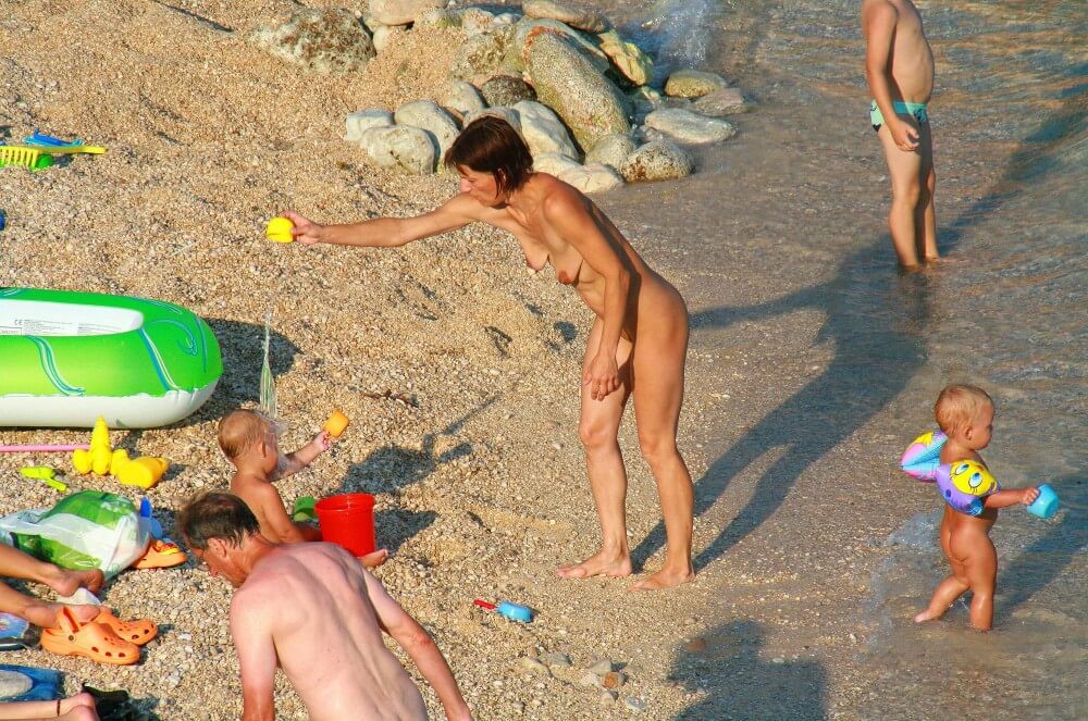 Ula Naturists Beach photo gallery - International Naturist Federation