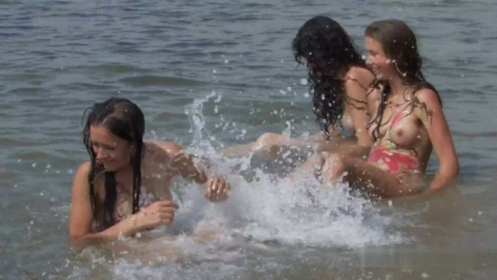 Body Art At Nudist Beach - Types of recreation in nudist destinations