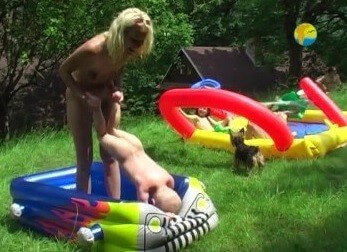 Naturist Freedom: Not only Skipping Ropes - Nudity fosters the development of trust and sincere relationships