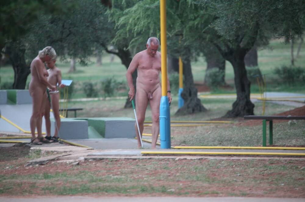 Mini-Golf Nude Participants pics - Naturism as a Way of Life