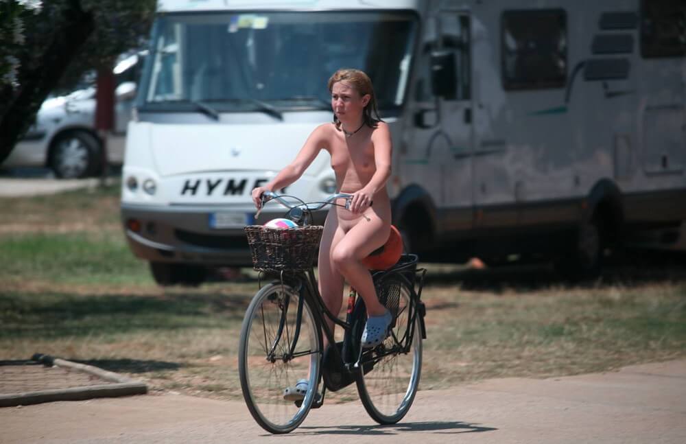 Leaving the Outdoor Site pics - In naturism, people are equal regardless of circumstances