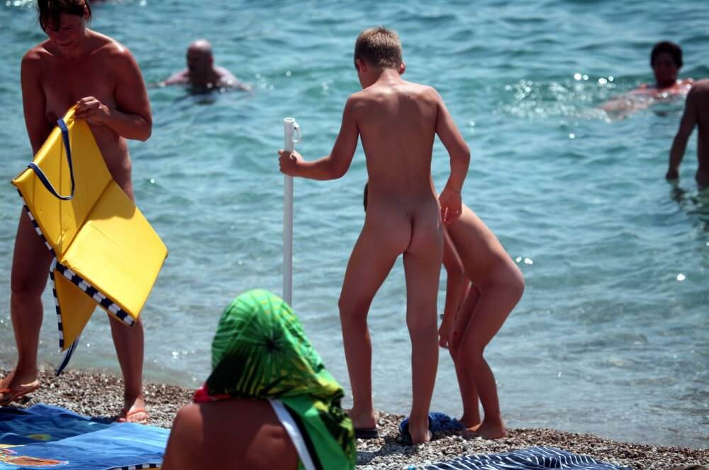 Water Camp pics - Naturist practices help us understand that the body is part of nature and its beauty