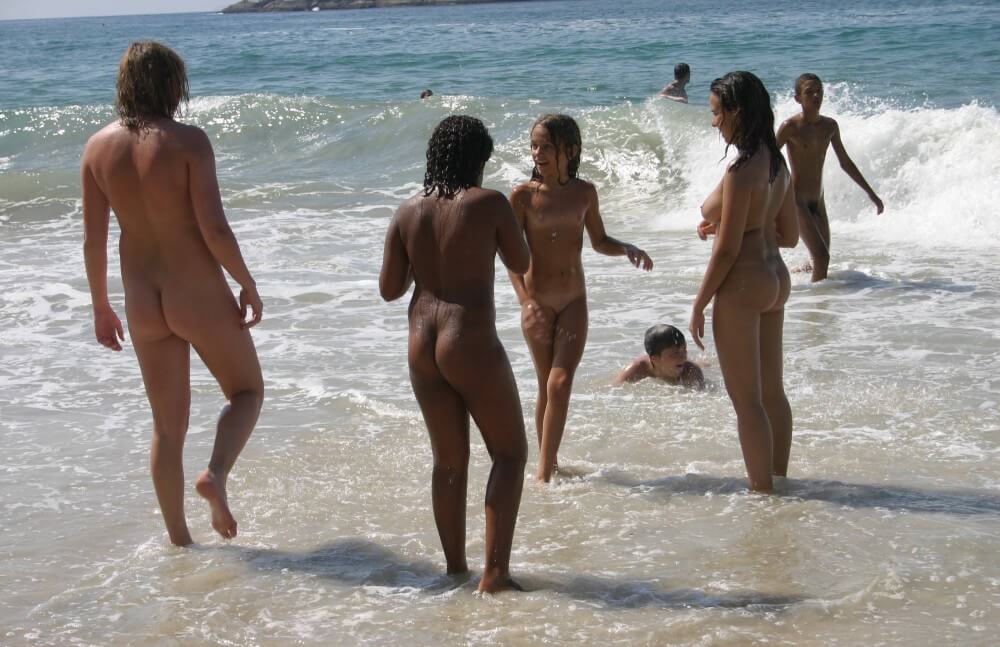 Brazils Water Refreshing pics - Nudity is an expression of natural beauty