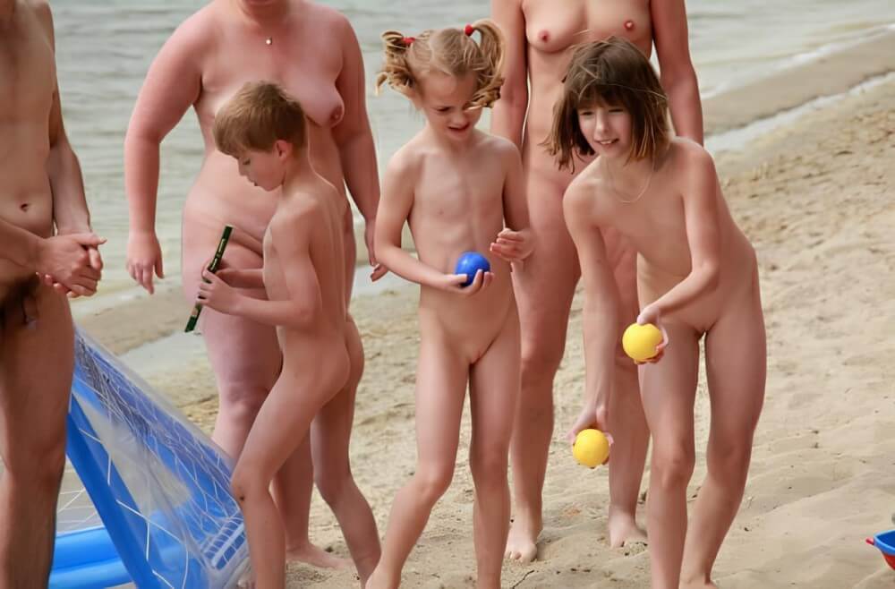 Lezero family games big gallery - Nudists appreciate and love nature