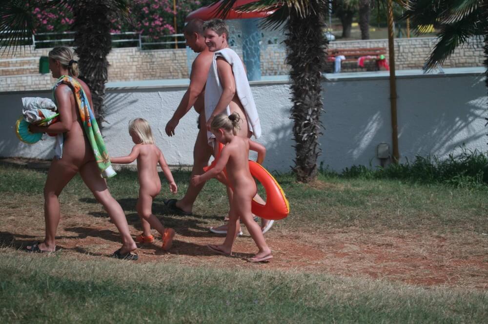 Naturist Family Movement pics - The pursuit of naturalness and freedom