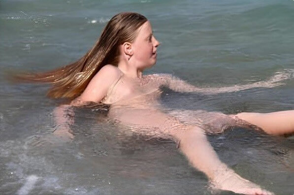 Turqoise Water Splash pics - Freedom of choice allows one to be oneself and to be a naturist