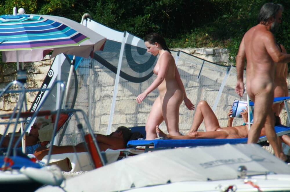 Girl Daytime Bath - Freedom and harmony in the practice of nudism and the naturist movement