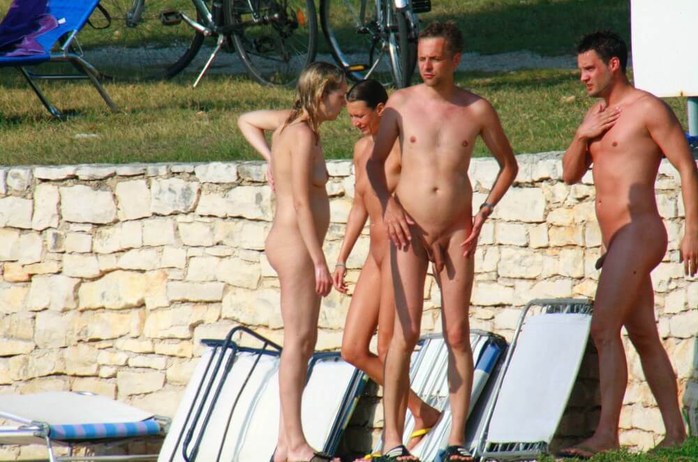 Ula FKK Couples Profile pics - It values honesty and sincerity in trusting the nudists around you
