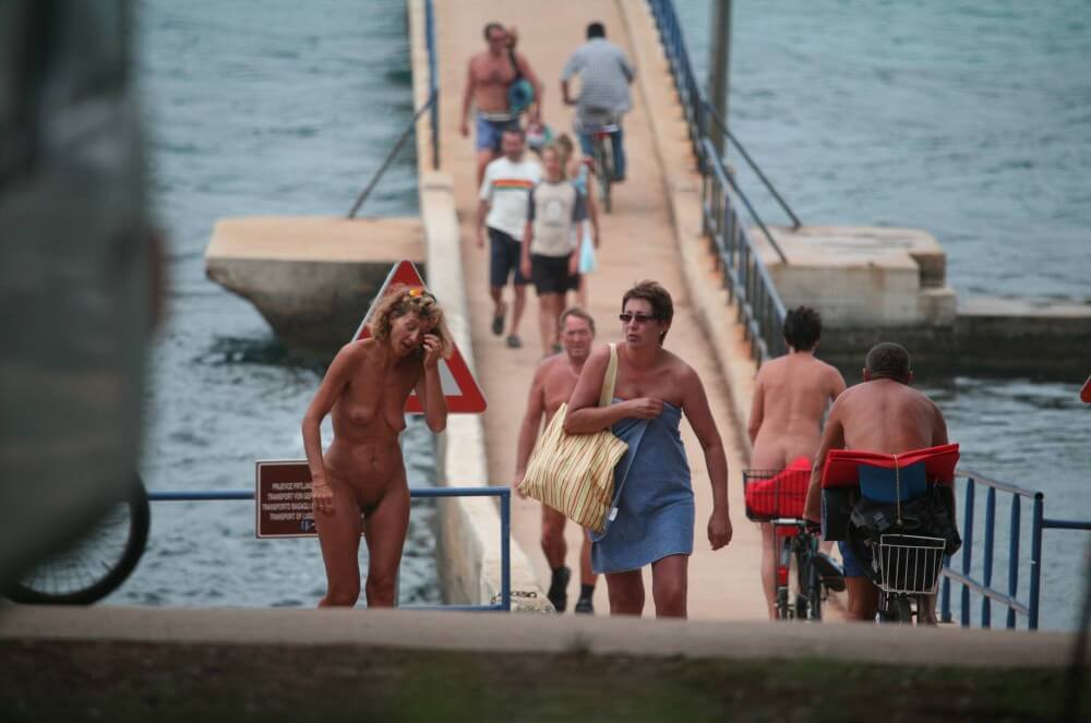 Crete FKK Bridge Crossing photos - The pursuit of naturalness and freedom