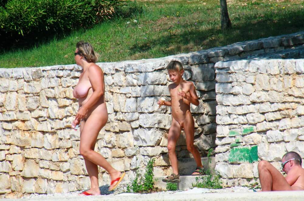 Ula FKK Wall-Side Families pics - A well-known naturist center