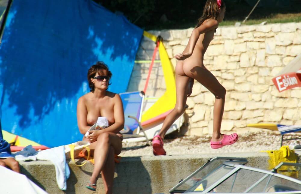Bright Day Sun Tanning pics - Nature provides energy and inspiration for the practice of naturism and nudism