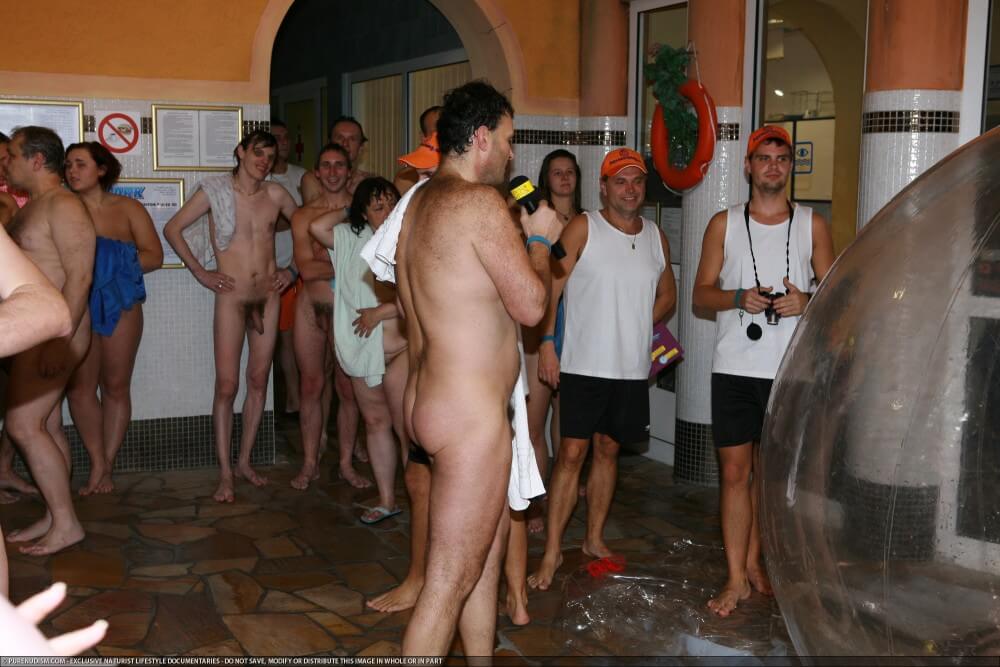 Naturism photo gallery # 56 - Nudity promotes a better understanding of oneself and ones feelings