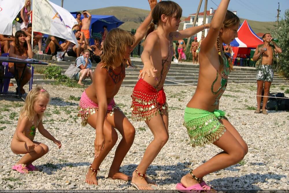 Festival and dancing photos - Nature fills the naked body with energy and inspiration