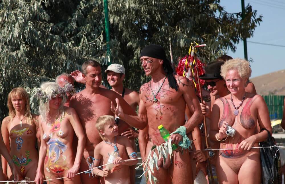 Naturist Day From Behind pics - Participation in nudism contributes to personal growth
