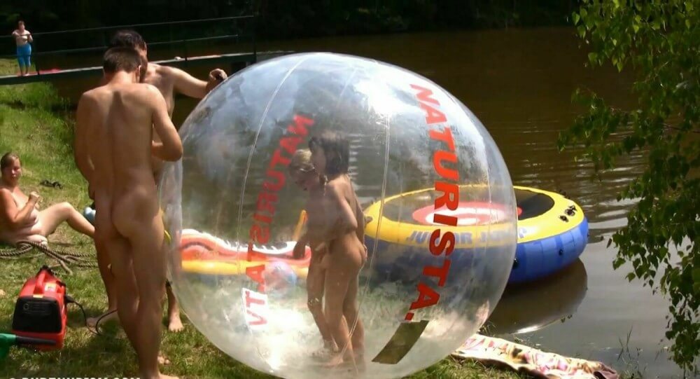 Daytime Family Picnic Full HD - The cult of nudity has not been forgotten