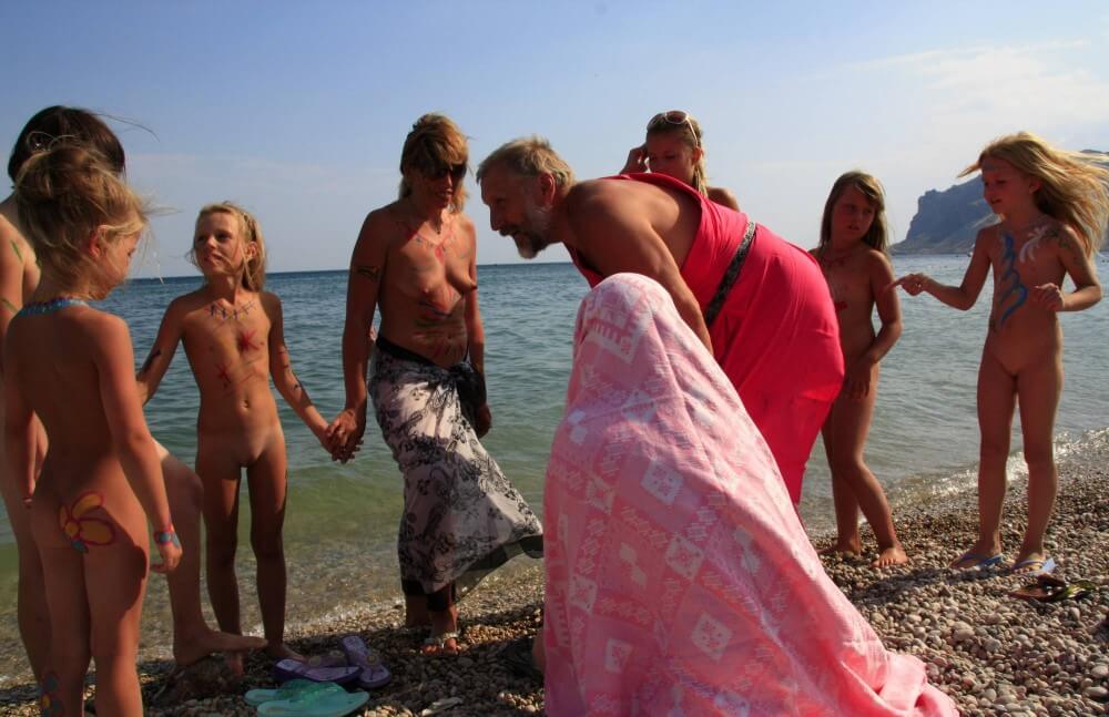 Water Drying Off pics - Naturism is not a cult