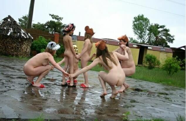 Naturism photo gallery # 23 - They value simplicity and naturalness, and encourage people not to feel self-conscious about being naked