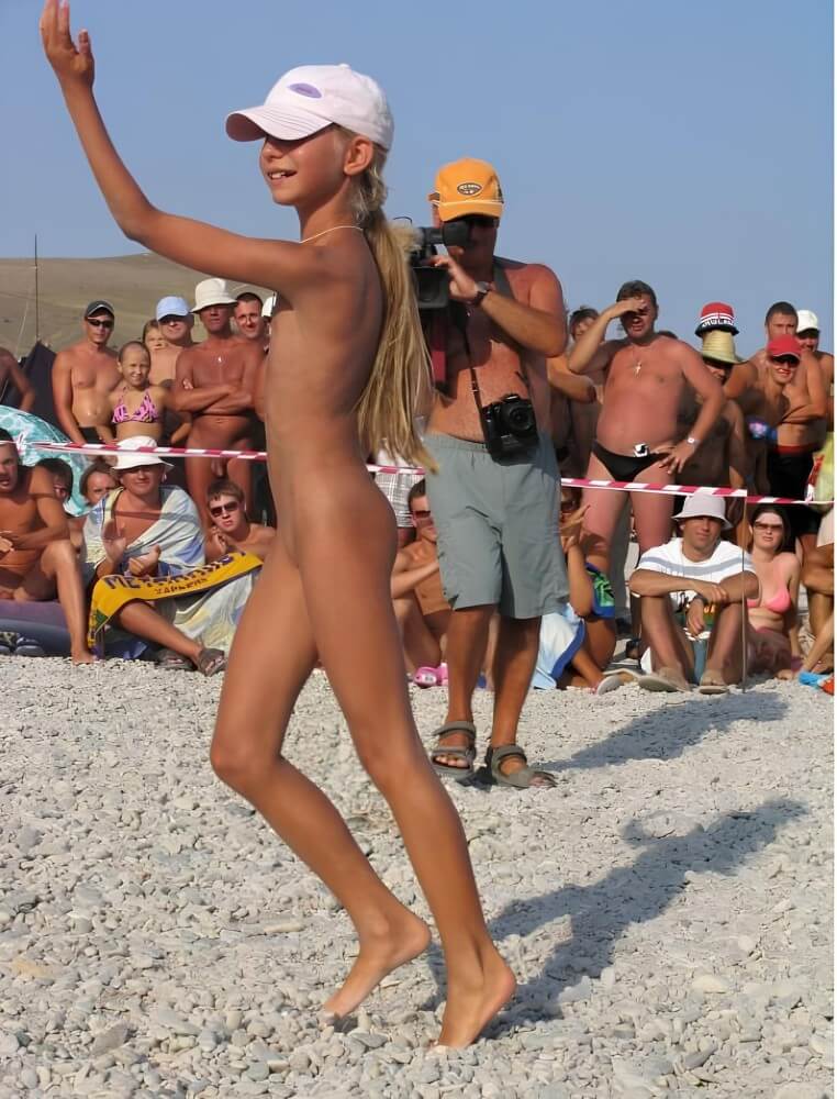 Holiday of the Neptune photos - Nudism promotes mental well-being