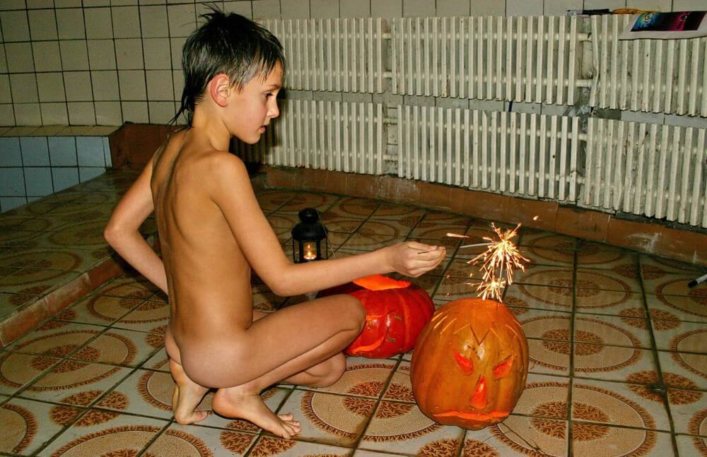 Naturism photo gallery # 20 - Taking Off Ones Clothes