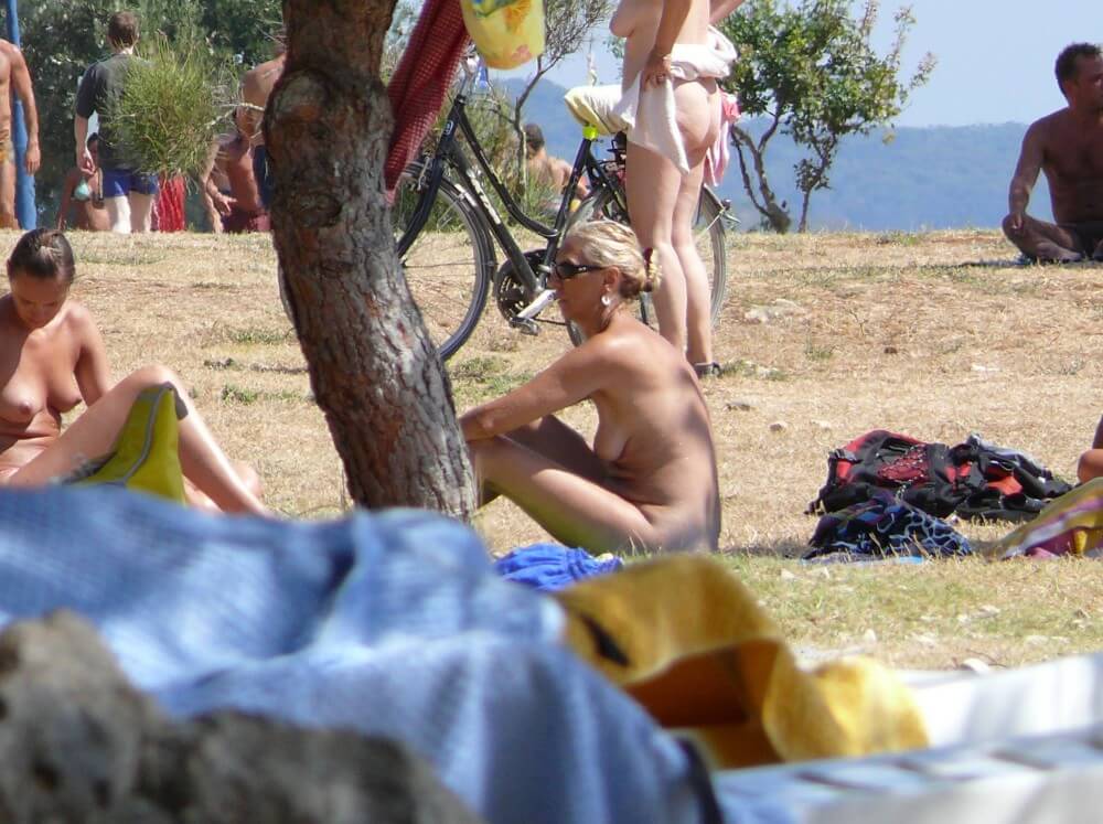 Ula FKK Shore Perspective pics - Nudity as part of a life free from shame and fear of ones own nakedness
