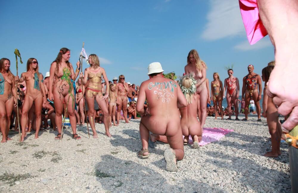Naturist Boy Sun Warrior pics - Supporters of naturism live in harmony with nature