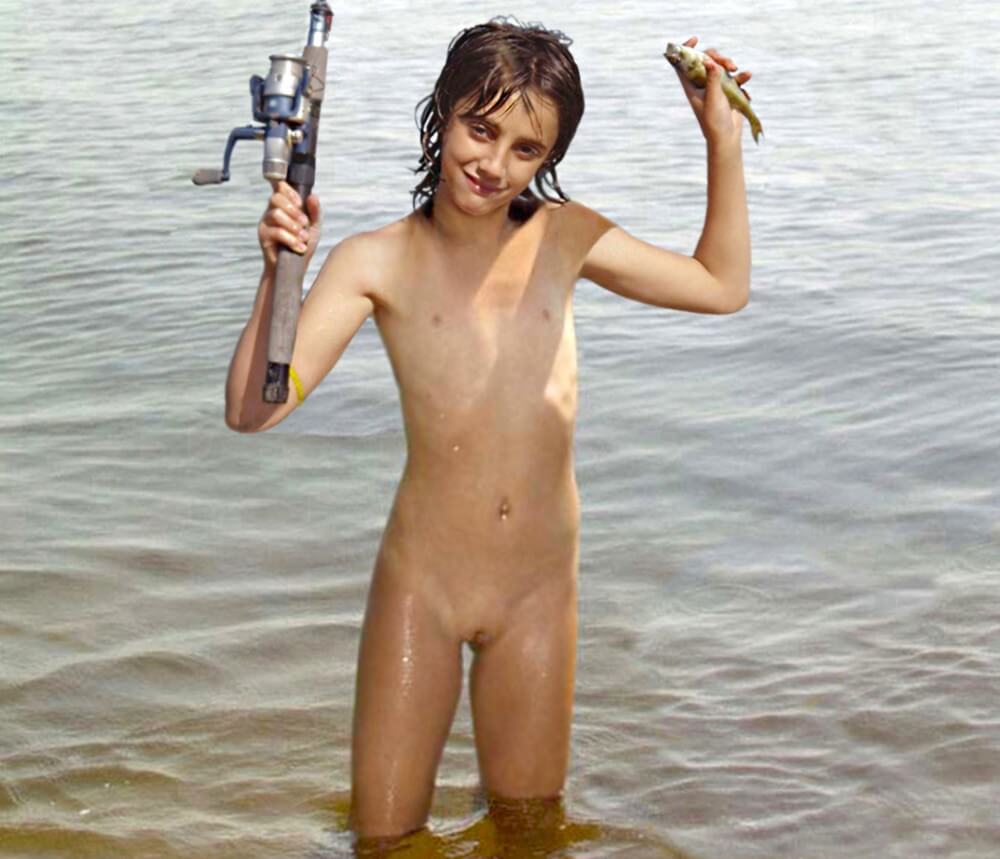 Naturism photo gallery # 42 - Nature provides inspiration and energy for the lives of naturists