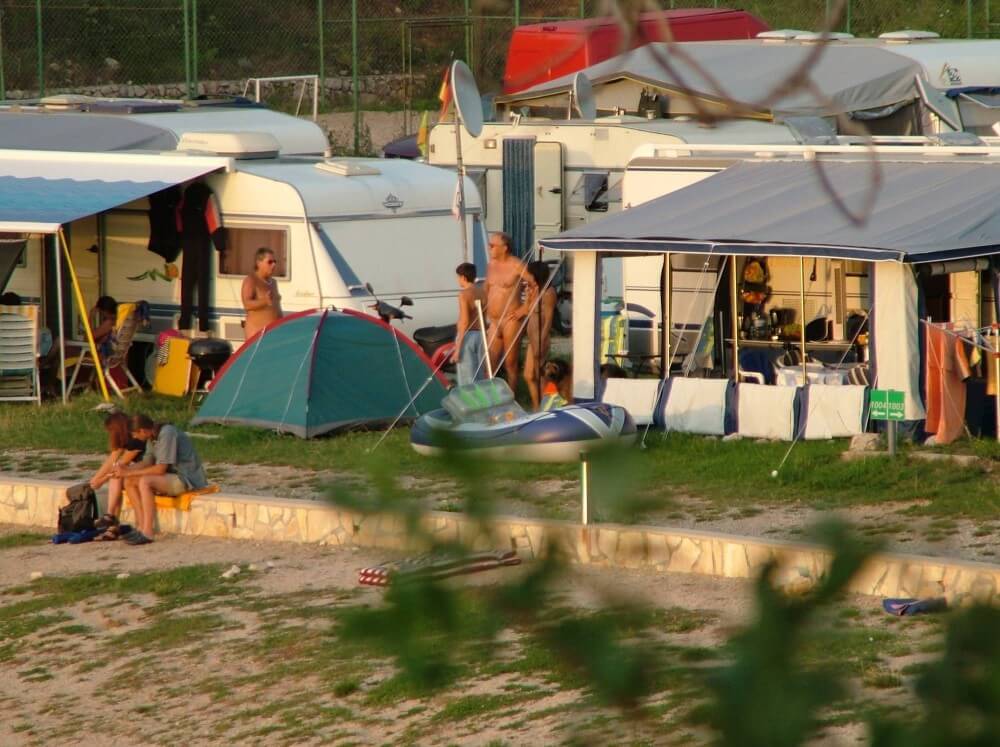FKK Outdoor Shoreline pics - A space for those who seek bodily freedom