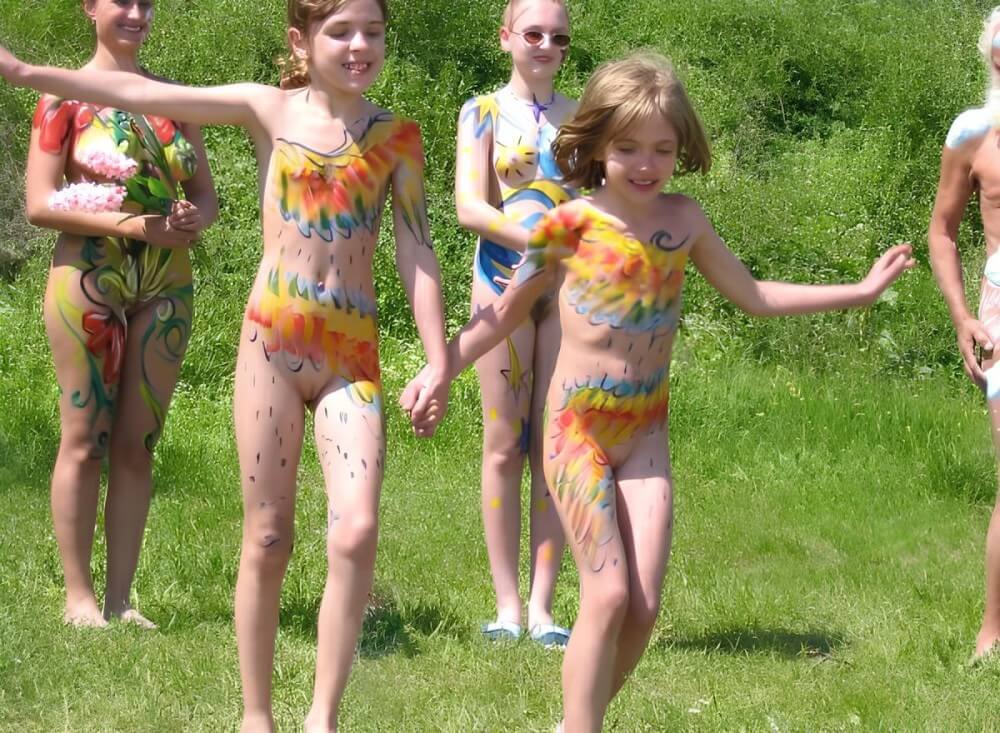 Naturism photo gallery # 29 - Completely naked people on planet Earth