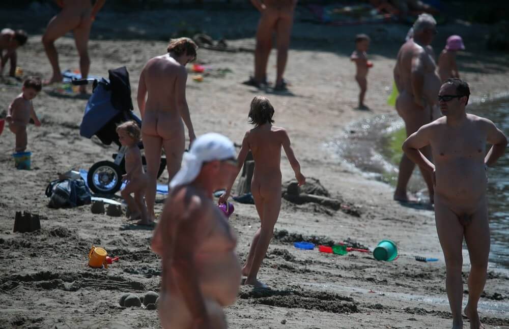 Jr Coastal Beach Paradise pics - Freedom and harmony in the practice of nudism and the naturist movement