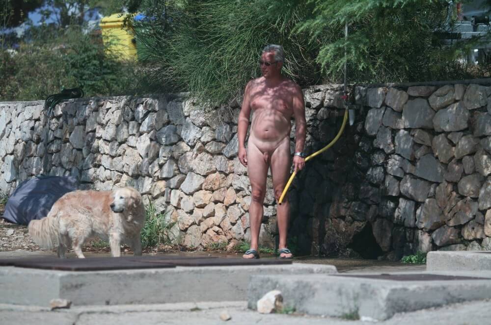Shower-Wall Bath Parents pics - Supporters of naturism live in harmony with nature