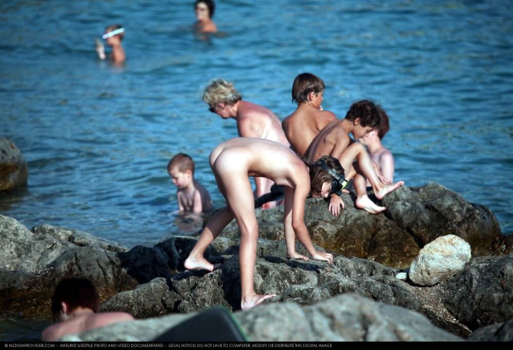 Summer day on the Black Sea photos - Nudity helps us better understand ourselves and those around us