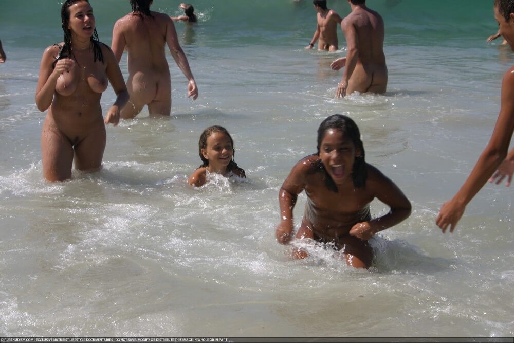 Brazil naturism photo set 4 - Naturism teaches respect for the beauty of the body and its natural forms