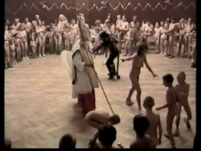 Helios Natura: Christmas Kinder Spiele - Naturism teaches us to accept everyones differences and unique qualities without embarrassment